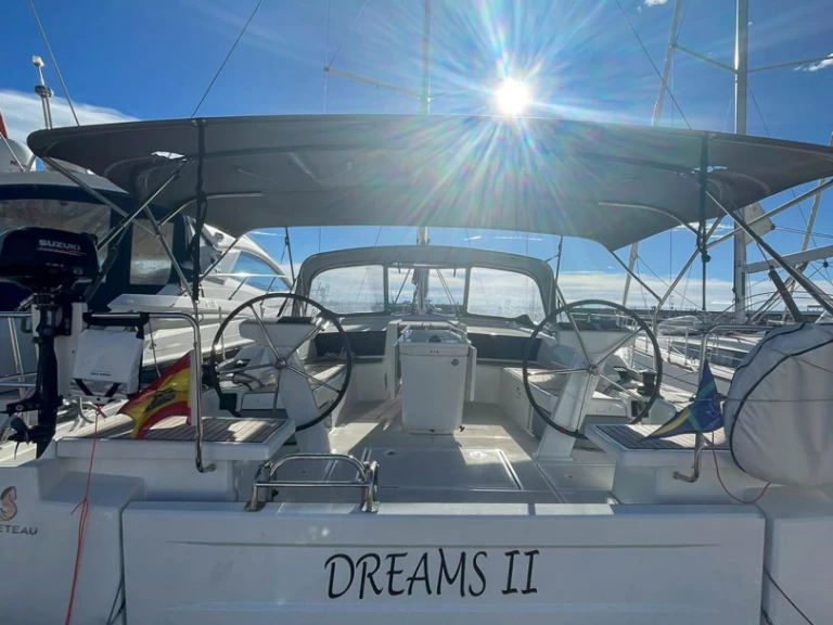 Pronajmout Plachetnice se skipperem či ne Bénéteau v Barcelona