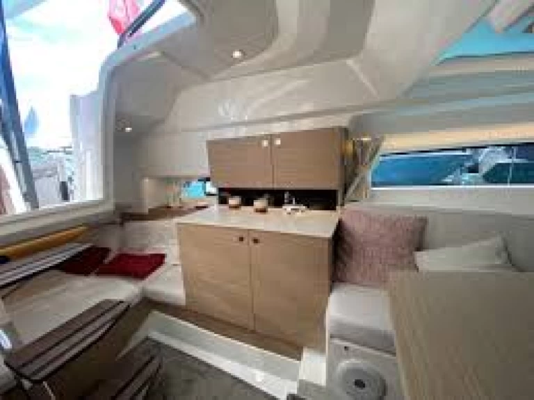 Pronájem lodi Makarska lákavé ceny Cap Camarat 9.0 WA