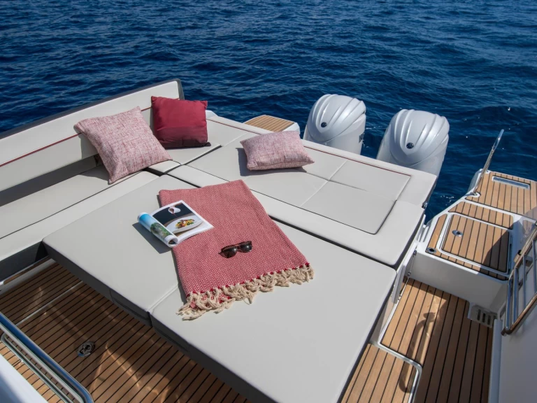 Pronájem lodi Jeanneau Cap Camarat 9.0 WA v Makarska na Samboatu