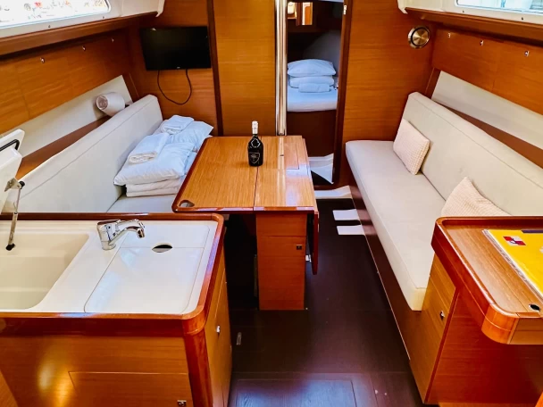 Dufour Dufour 360 Grand Large jednotlivci a charterové společnosti v Primošten 