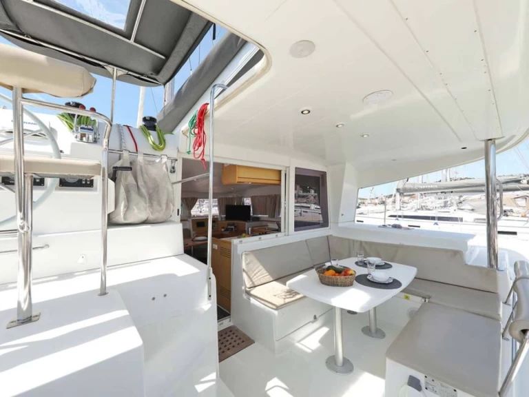 Pronájem Katamarán Lagoon s licencí