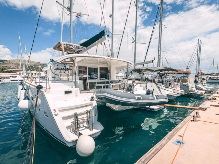 Pronajmout Katamarán se skipperem či ne Lagoon v Sliema