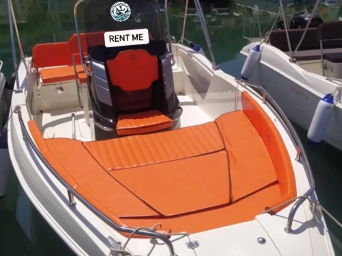 Pronajmout si Prua al vento Jaguar 5.7 v Itálie