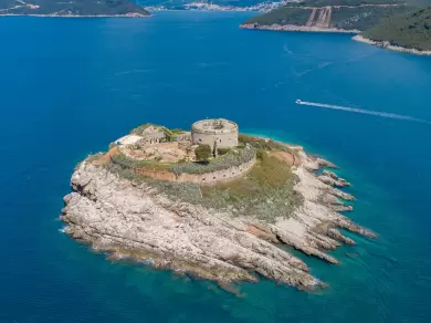 Pronajmout Motorová loď se skipperem či ne Poseidon v Perast