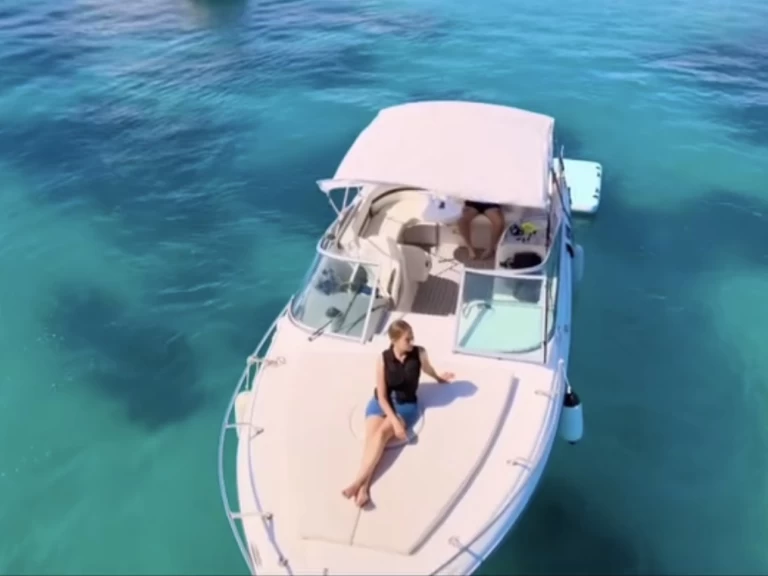 Pronájem Motorová loď Four Winns s licencí