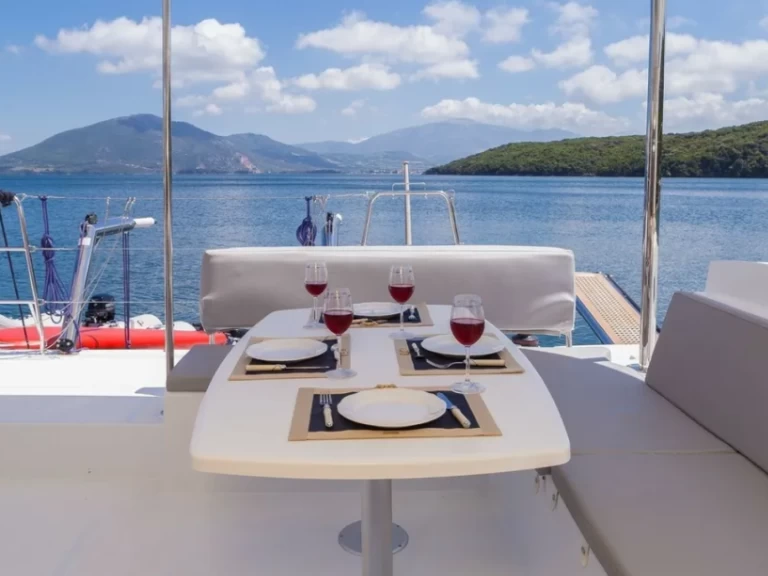 Lagoon Lagoon 450 F jednotlivci a charterové společnosti v Nikiána