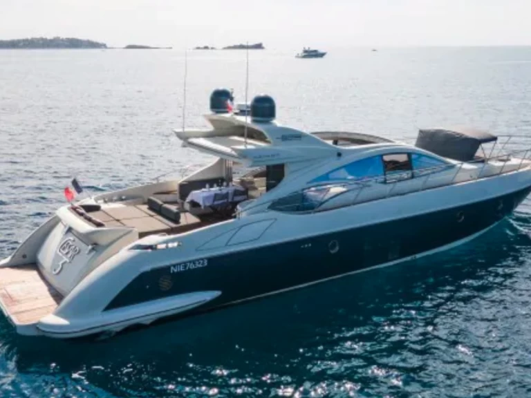Pronájem lodi Saint-Tropez lákavé ceny Azimut 68 S
