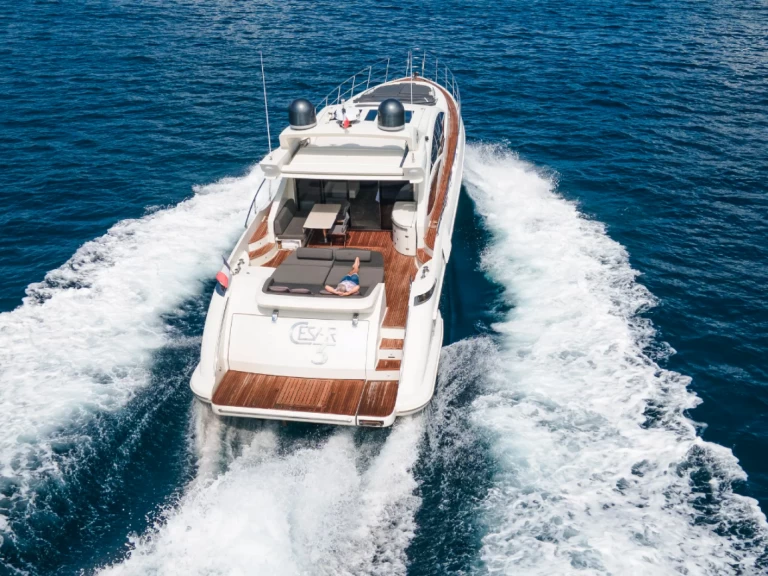 Pronájem lodi Saint-Tropez lákavé ceny Azimut 68 S