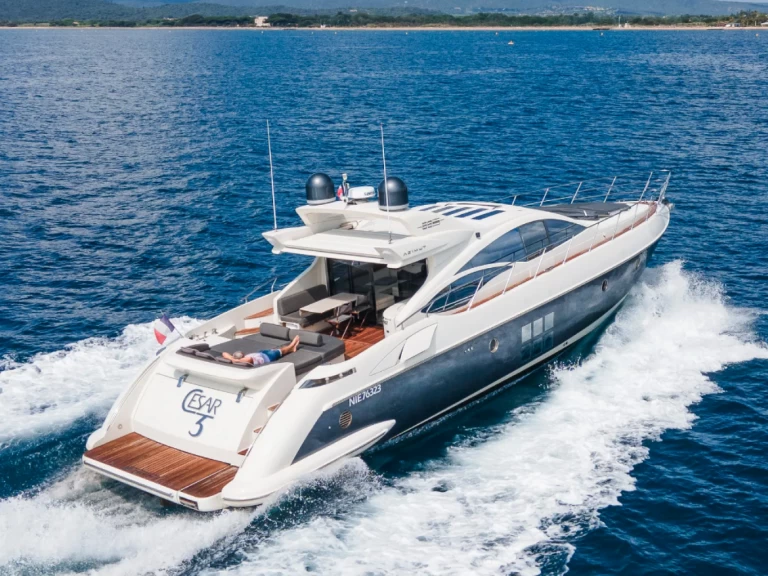 Pronajmout si Azimut Azimut 68 S v Saint-Tropez