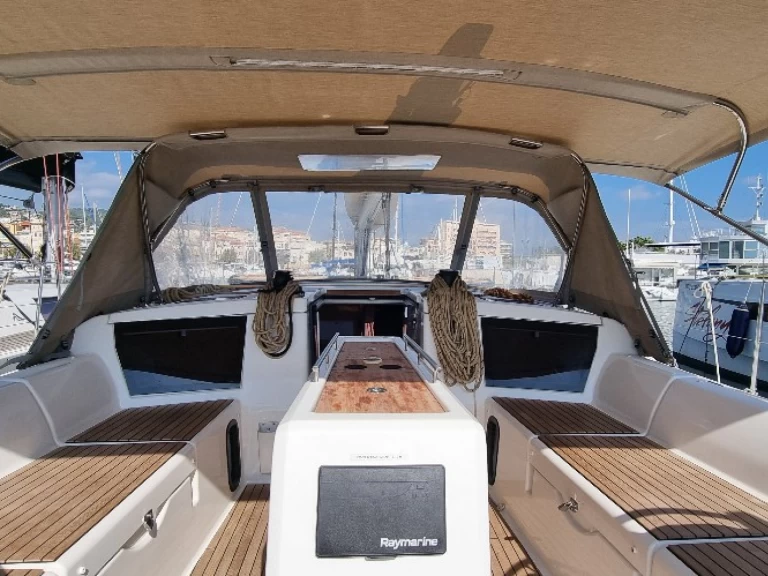 Pronájem lodi Dufour Dufour 430 v Golfe-Juan na Samboatu