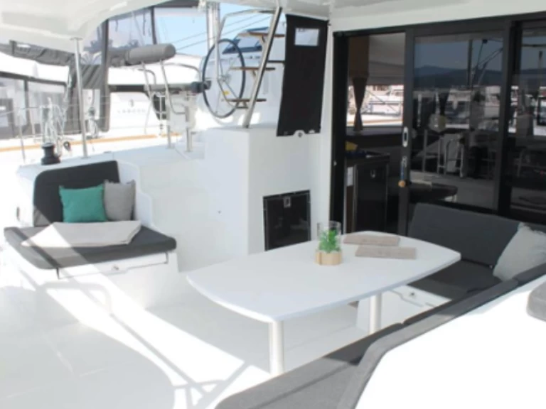 Pronajmout si Lagoon Lagoon 42 v Saint Raphael