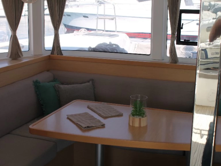 Pronájem lodi Saint Raphael lákavé ceny Lagoon 42