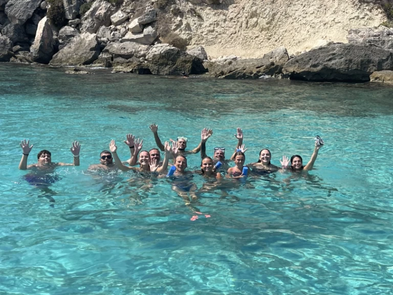 Altamarea WAVE 35 jednotlivci a charterové společnosti v Trapani