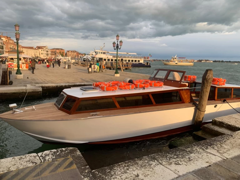 oscar fusina I jednotlivci a charterové společnosti v Venice