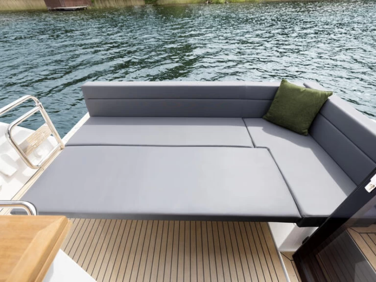 Motorová loď k pronájmu v Pula za nejlepší cenu