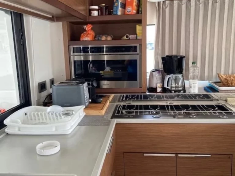 Pronájem Katamarán Lagoon s licencí