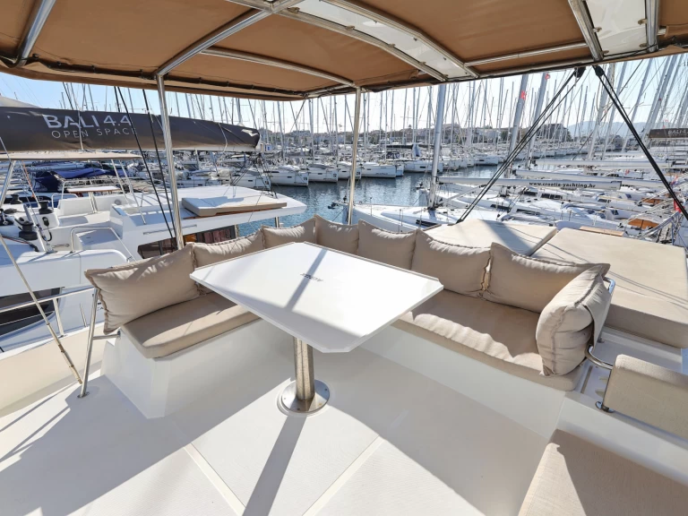 Pronajmout si Bali Bali 4.6 v Biograd Na Moru