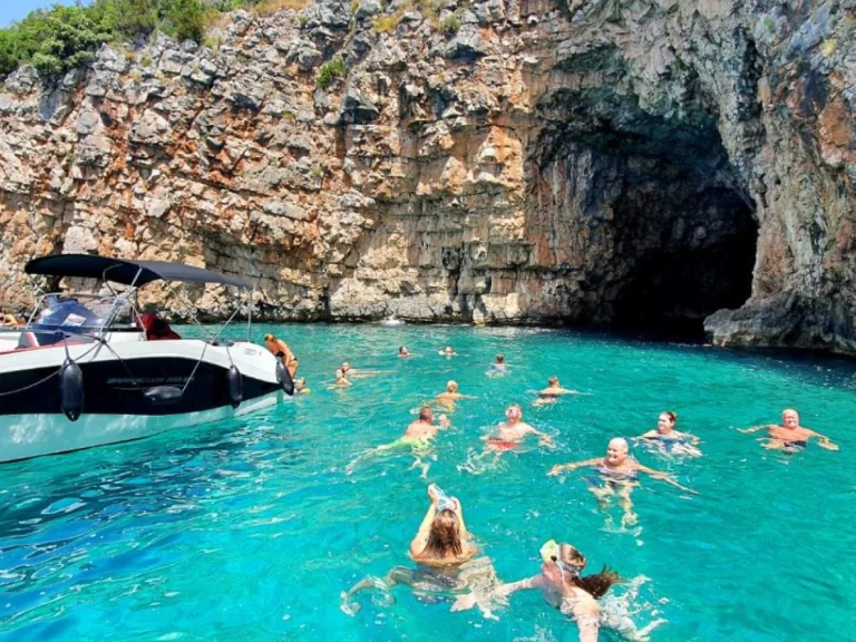Okiboats Barracuda 545 Open jednotlivci a charterové společnosti v Kotor