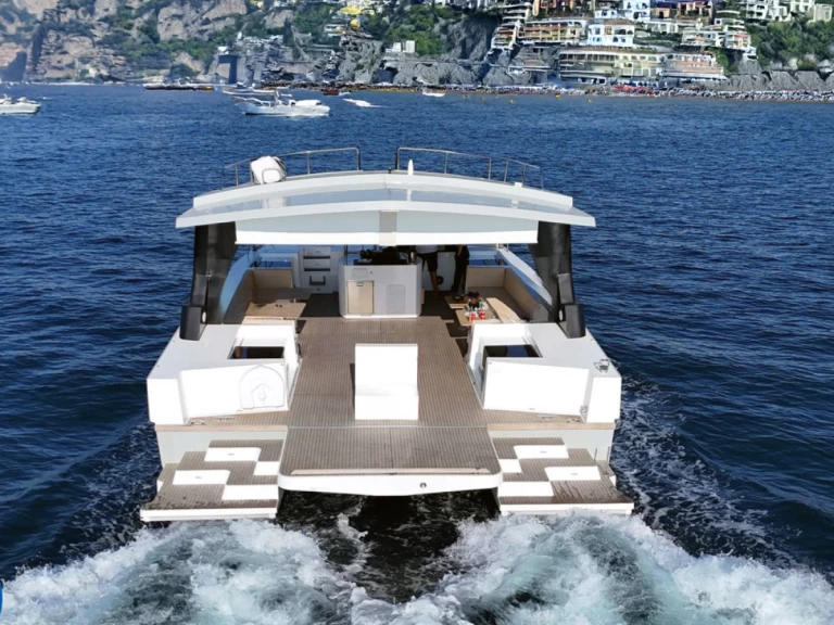 Pronájem lodi Positano lákavé ceny CAT SB380