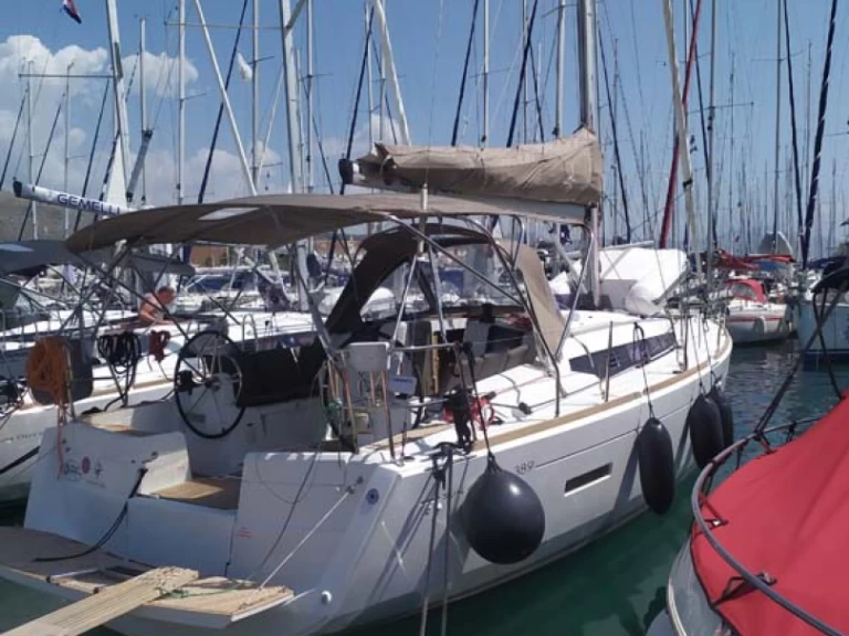 Pronájem lodi Trogir lákavé ceny Sun Odyssey 389