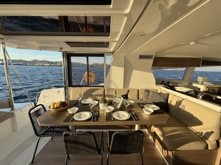 Pronájem jachty v Lavrio -Bali Bali 4.2 na Samboatu