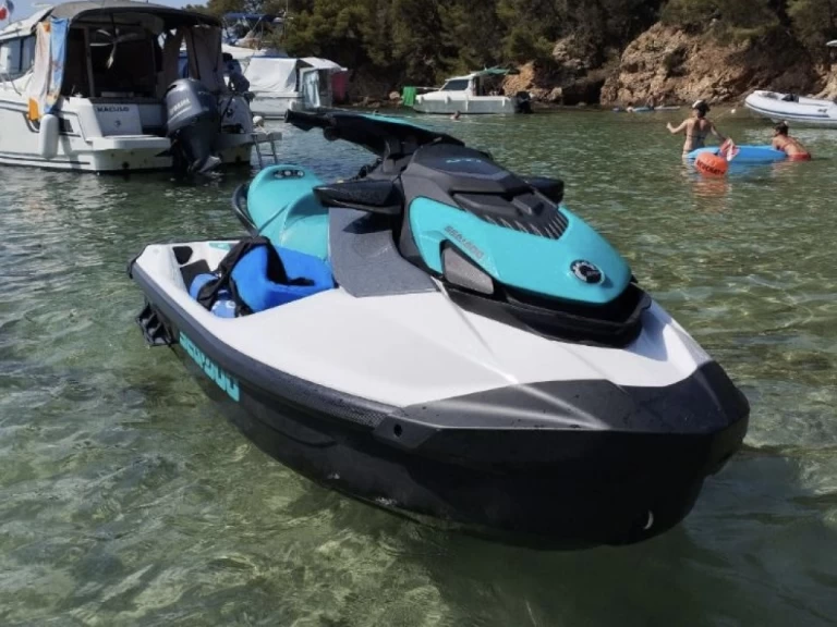 Pronájem Vodní skútr Sea-Doo s licencí