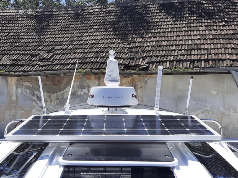 Pronájem Motorová loď v Pula -Bénéteau Antares 9