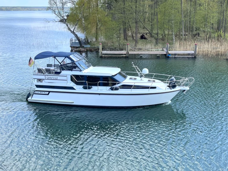 Říční loď k pronájmu v Röbel za nejlepší cenu