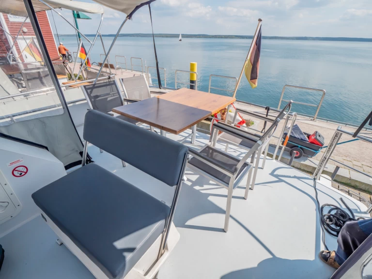 Pronájem jachty v Röbel -Gruno 38 E Royal na Samboatu