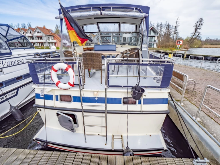 Pedro Levanto 38 jednotlivci a charterové společnosti v Röbel