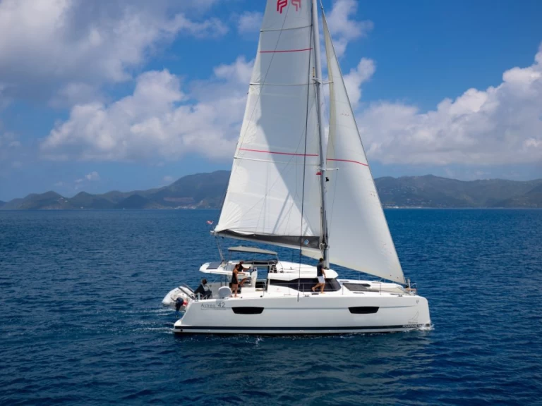 Pronajmout si Fountaine Pajot Astrea 42 v Road Town