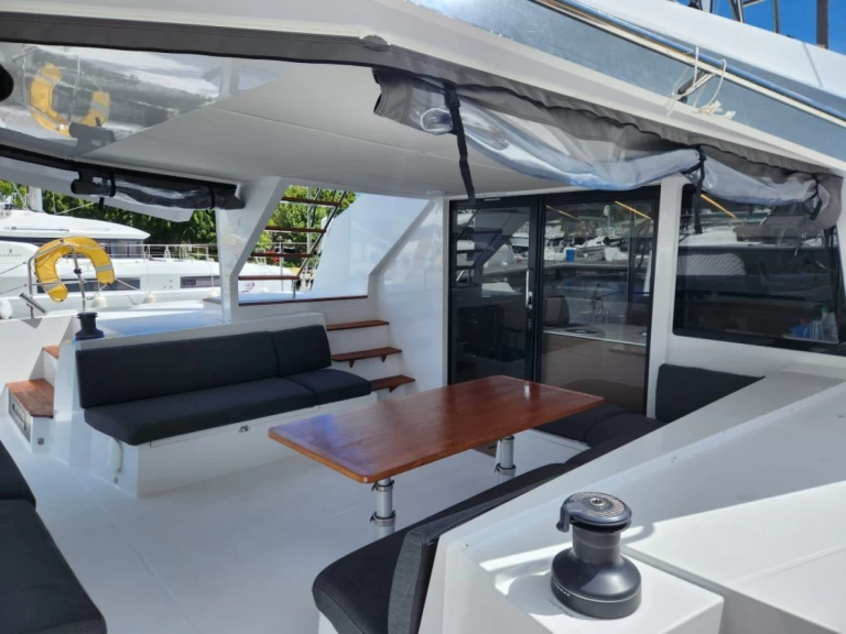 Pronajmout si Nautitech Nautitech 46 Fly v Road Town