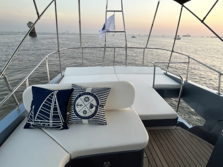 Pronájem jachty v Mumbai -Custom Made 47 na Samboatu