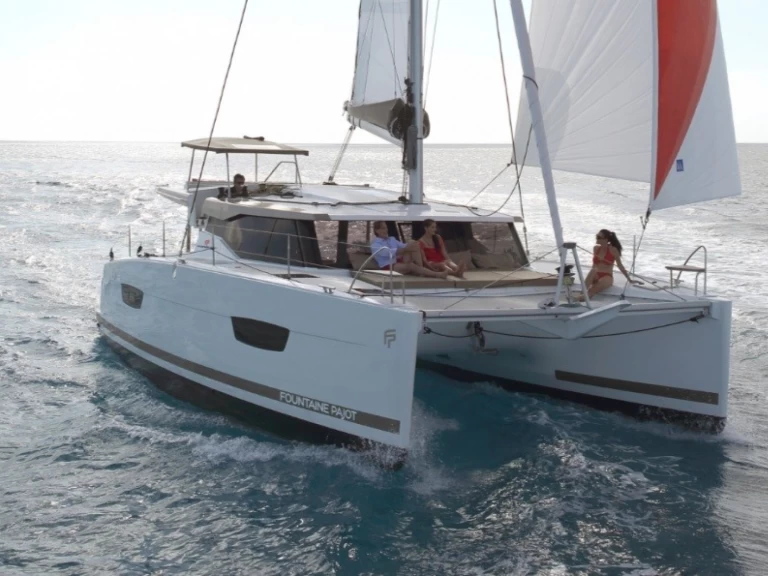 Pronájem Katamarán Fountaine Pajot s licencí