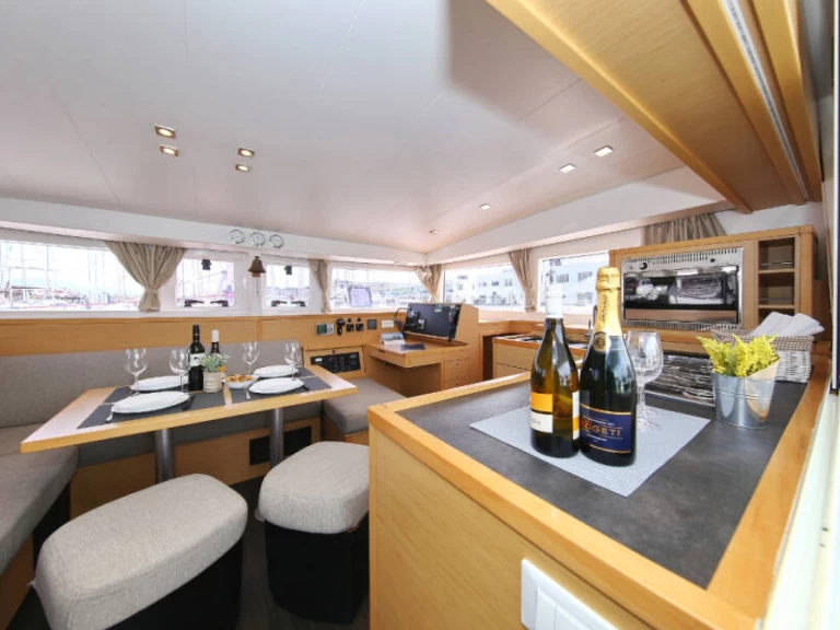 Katamarán k pronájmu v Betina za nejlepší cenu