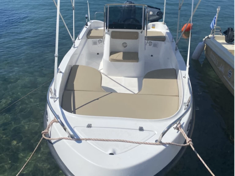 Pronajmout si Poseidon 500M v Plomári