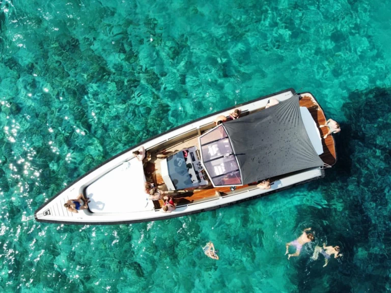 Pronajmout si Wally Tender 45 v Split