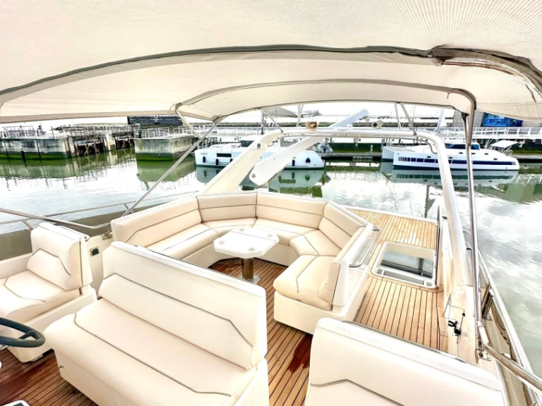 Pronajmout si Princess 65 v Lisabon
