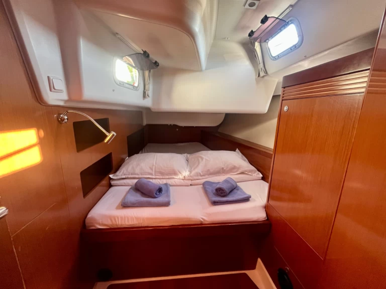 Pronájem lodi Bénéteau Oceanis 50 Family v Marina (City) na Samboatu