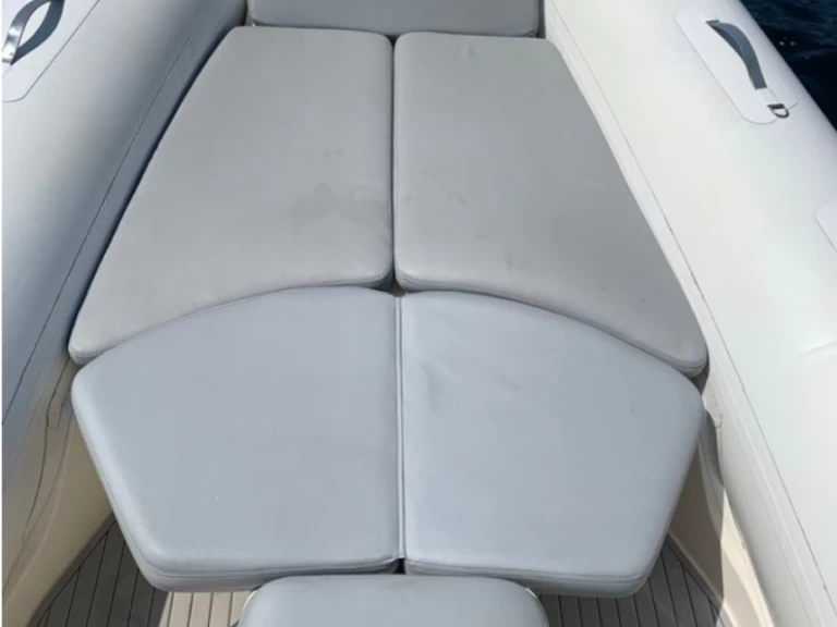 Pronájem Polotuhá loď Bwa s licencí