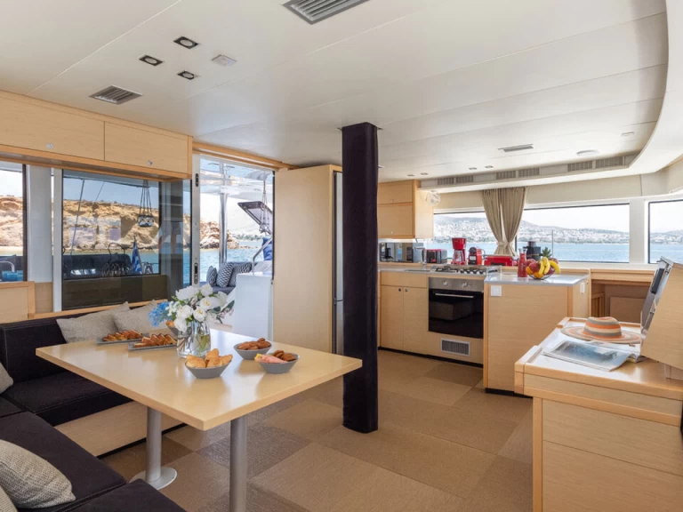 Katamarán k pronájmu v Alimos za nejlepší cenu