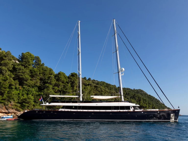 Plachetnice k pronájmu v Krilo za nejlepší cenu