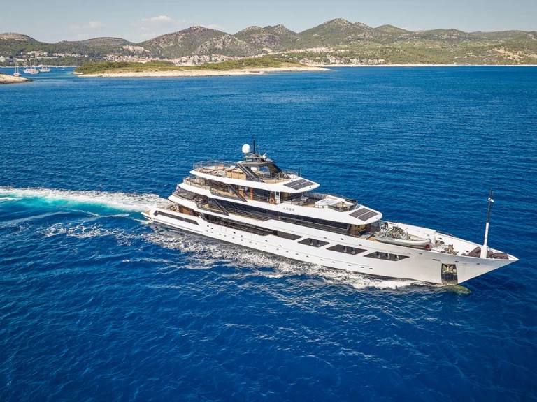 Pronájem Jachta Custom Made s licencí