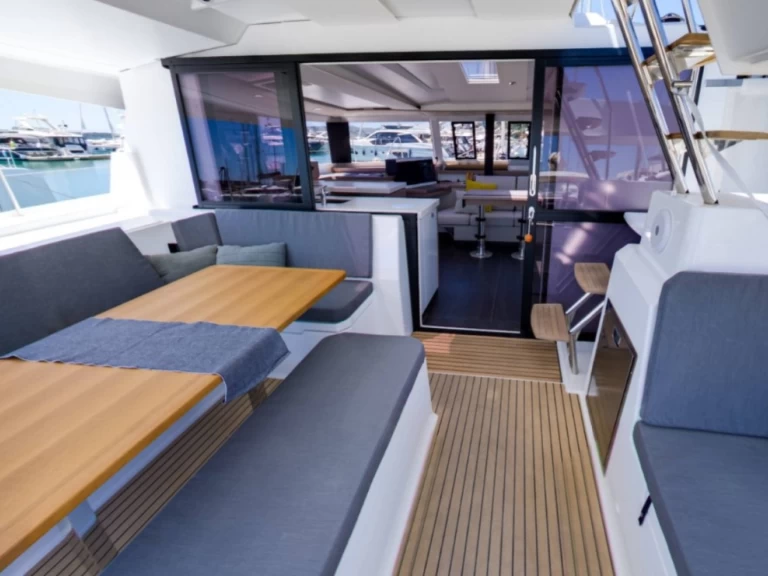 Pronajmout si Fountaine Pajot Astrea 42 v Donji Seget