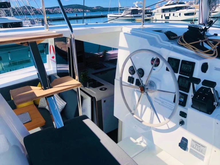 Pronájem lodi Fountaine Pajot Isla 40 v Komolac na Samboatu