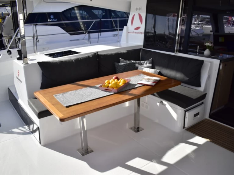 Pronájem Katamarán Fountaine Pajot s licencí