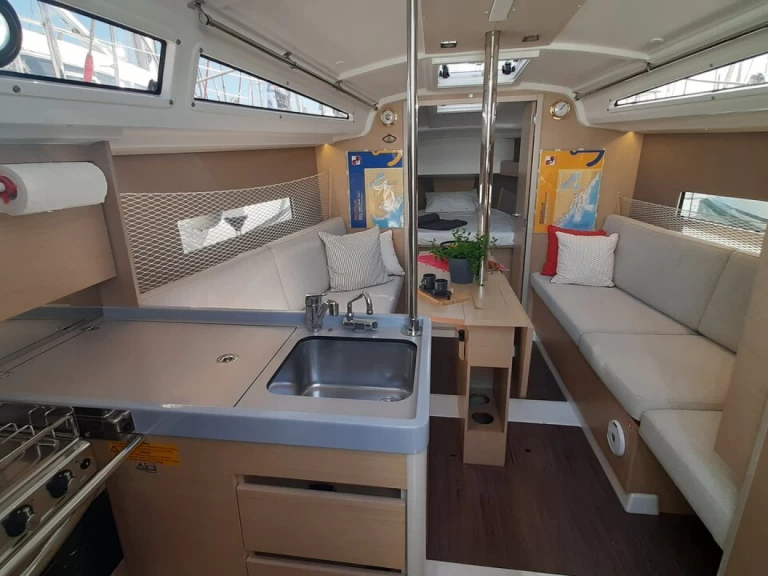 Pronájem Plachetnice Bénéteau s licencí