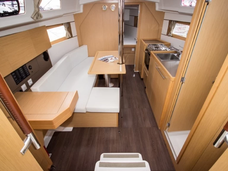 Pronajmout Plachetnice se skipperem či ne Bénéteau v Split