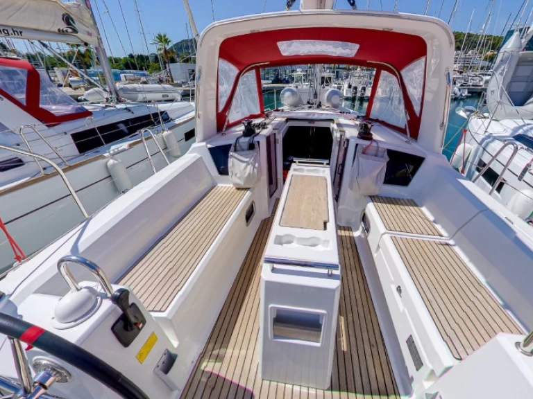 Pronájem lodi Split lákavé ceny Oceanis 35.1