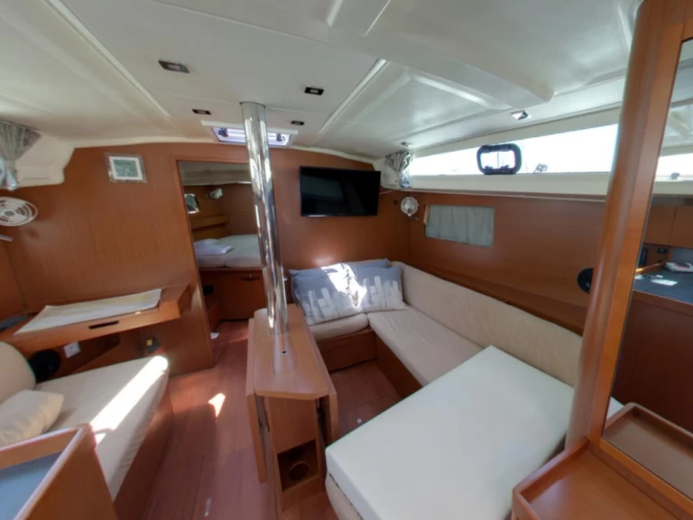 Pronájem Plachetnice Bénéteau s licencí